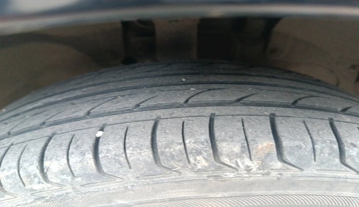 2011 Ford Figo ZXI 1.4 DIESEL, Diesel, Manual, 1,35,226 km, tyre