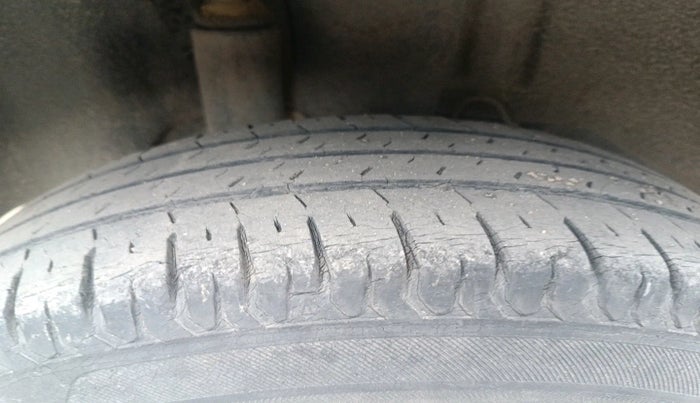 2011 Ford Figo ZXI 1.4 DIESEL, Diesel, Manual, 1,35,226 km, tyre