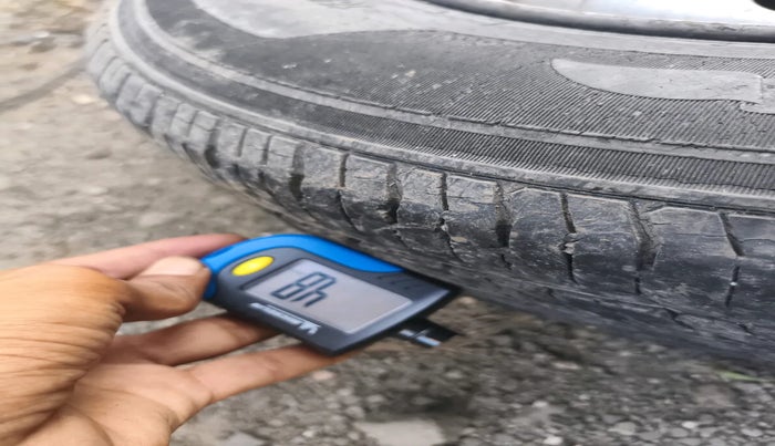 2015 Maruti Swift Dzire TOUR DIESEL, Diesel, Manual, 1,81,279 km, tyre