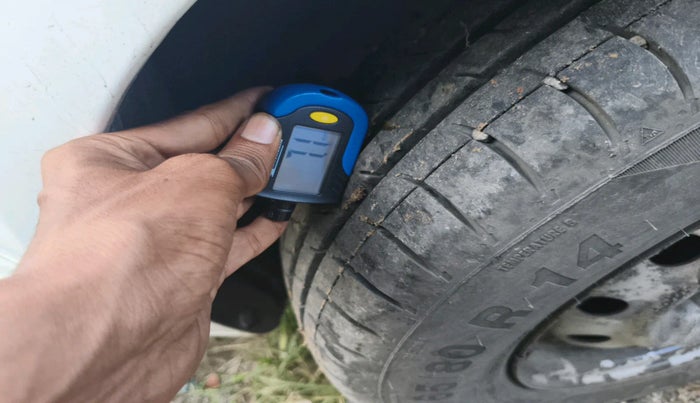 2015 Maruti Swift Dzire TOUR DIESEL, Diesel, Manual, 1,81,279 km, tyre