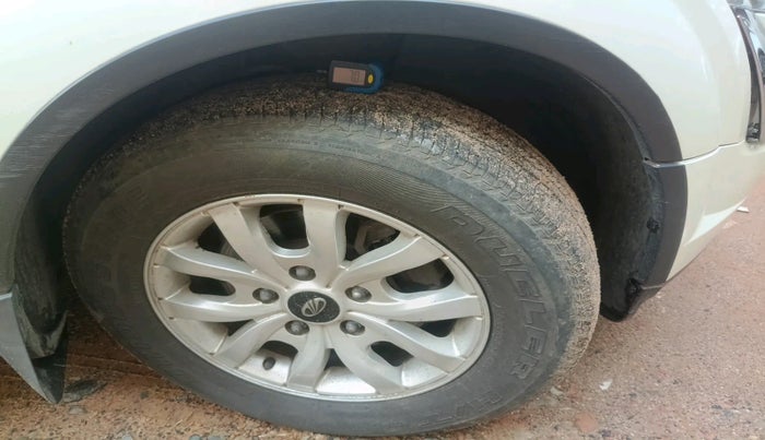 2016 Mahindra XUV500 W10 AT, Diesel, Automatic, 1,10,831 km, tyre