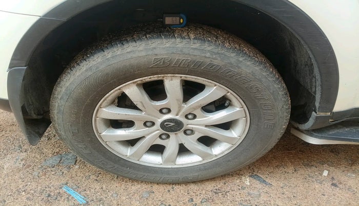 2016 Mahindra XUV500 W10 AT, Diesel, Automatic, 1,10,831 km, tyre