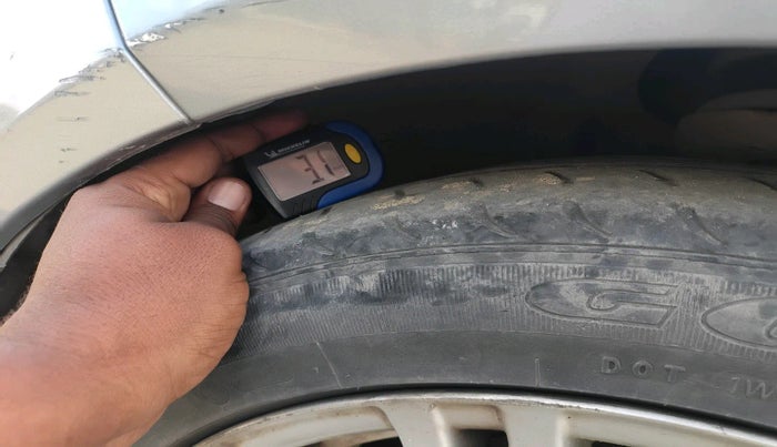 2011 Mercedes Benz E Class E 220 CDI CLASSIC, Diesel, Automatic, 1,04,941 km, tyre