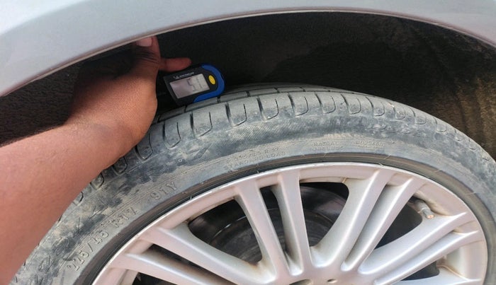 2011 Mercedes Benz E Class E 220 CDI CLASSIC, Diesel, Automatic, 1,04,941 km, tyre