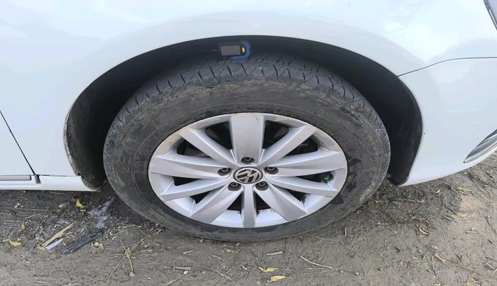 2012 Volkswagen Passat TRENDLINE MT, Diesel, Manual, 1,67,939 km, tyre