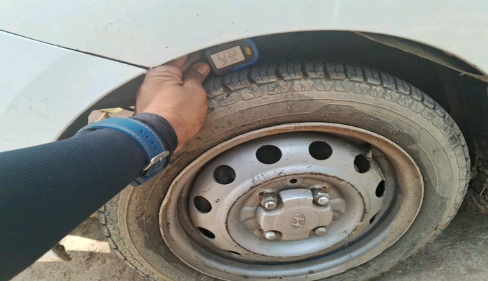 2017 Hyundai Eon ERA +, Petrol, Manual, 87,658 km, tyre