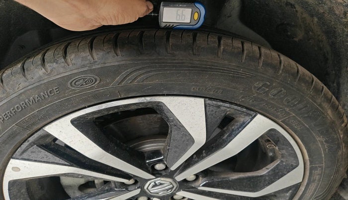 2024 MG HECTOR PLUS SAVVY PRO 1.5 TURBO CVT 6 STR, Petrol, Automatic, 1,616 km, tyre