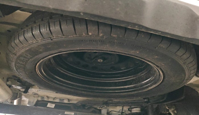 2024 MG HECTOR PLUS SAVVY PRO 1.5 TURBO CVT 6 STR, Petrol, Automatic, 1,616 km, tyre