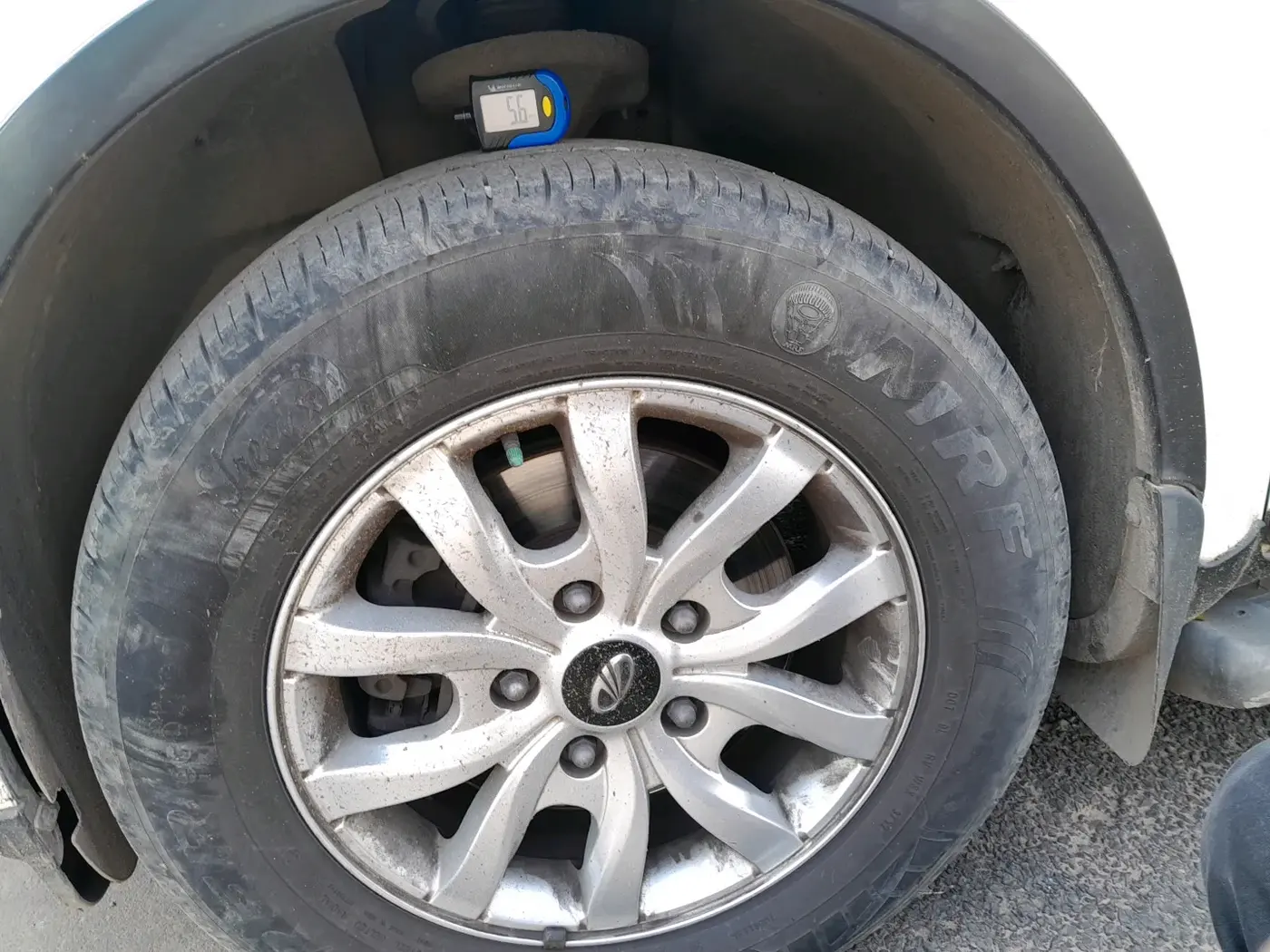 2015 Mahindra XUV500 W8, Diesel, Manual, 9,60,000 km, tyre