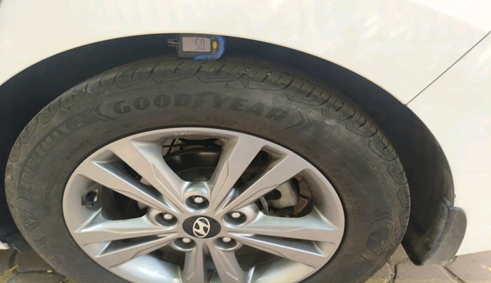 2017 Hyundai New Elantra 2.0 SX(O) AT PETROL, Petrol, Automatic, 54,914 km, tyre