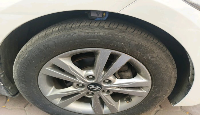 2017 Hyundai New Elantra 2.0 SX(O) AT PETROL, Petrol, Automatic, 54,914 km, tyre