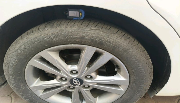 2017 Hyundai New Elantra 2.0 SX(O) AT PETROL, Petrol, Automatic, 54,914 km, tyre