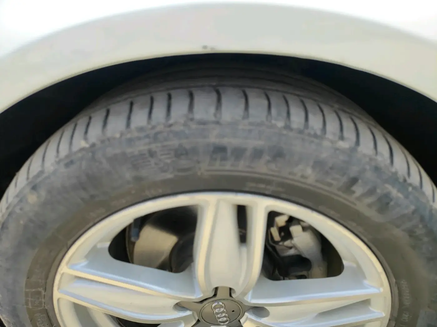 2011 Audi A4 2.0 TDI, Diesel, Automatic, 95,945 km, tyre