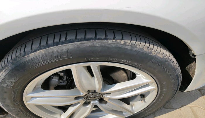 2011 Audi A4 2.0 TDI, Diesel, Automatic, 95,848 km, tyre