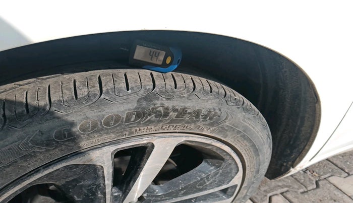 2022 Tata ALTROZ XZA, Petrol, Automatic, 49,837 km, tyre