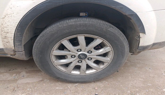 2016 Mahindra XUV500 W8, Diesel, Manual, 1,39,255 km, tyre
