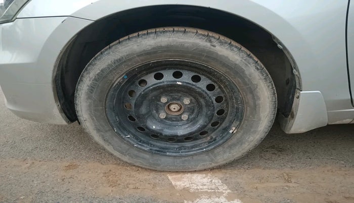 2015 Maruti Ciaz VXI, Petrol, Manual, 1,02,396 km, tyre