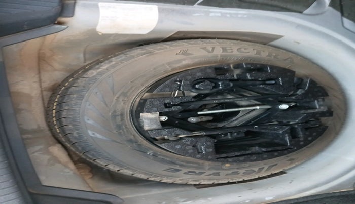 2016 Volkswagen Ameo HIGHLINE1.5L, Diesel, Manual, 2,04,332 km, tyre