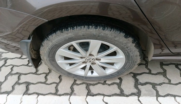 2016 Volkswagen Ameo HIGHLINE1.5L, Diesel, Manual, 2,04,332 km, tyre