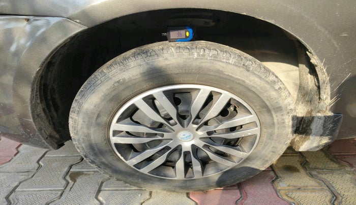 2016 Maruti Swift Dzire LXI (O), Petrol, Manual, 74,538 km, tyre