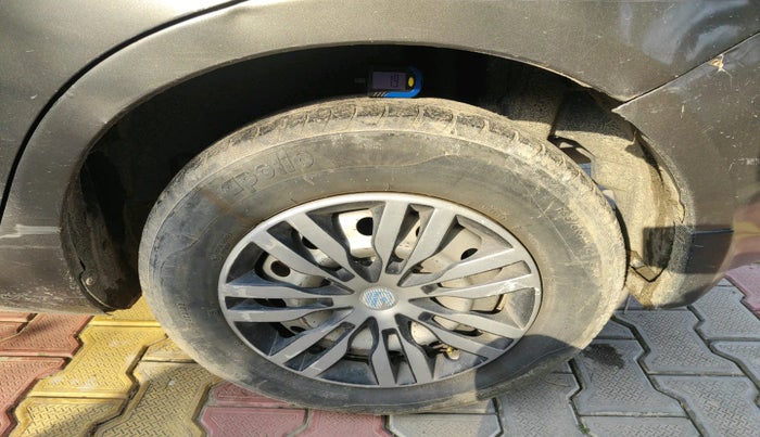 2016 Maruti Swift Dzire LXI (O), Petrol, Manual, 74,538 km, tyre