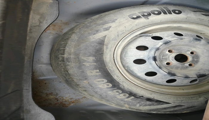 2016 Maruti Swift Dzire LXI (O), Petrol, Manual, 74,538 km, tyre