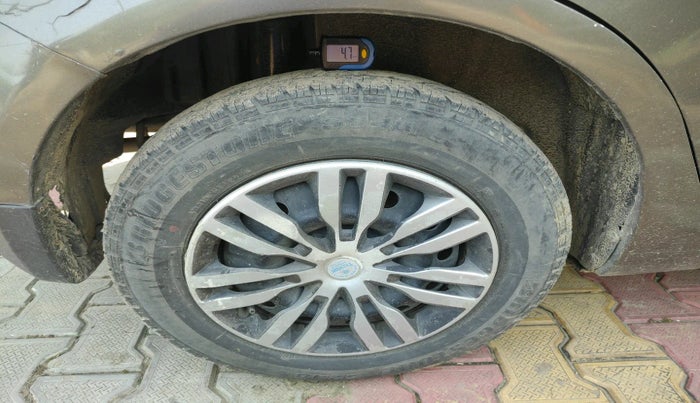 2016 Maruti Swift Dzire LXI (O), Petrol, Manual, 74,538 km, tyre