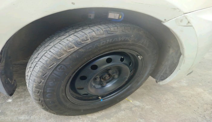 2018 Maruti Dzire VXI AMT, Petrol, Automatic, 1,04,922 km, tyre