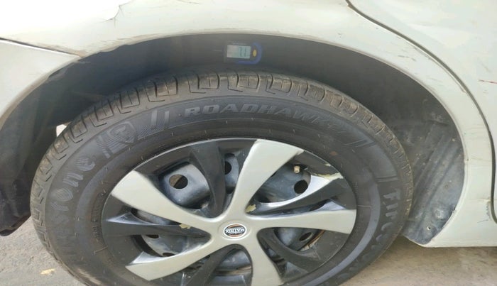 2018 Maruti Dzire VXI AMT, Petrol, Automatic, 1,04,922 km, tyre