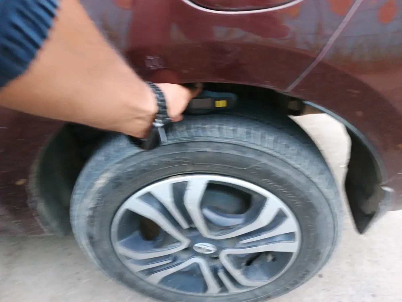 2022 Tata TIGOR XZ PLUS CNG, Petrol, Manual, 78,500 km, tyre