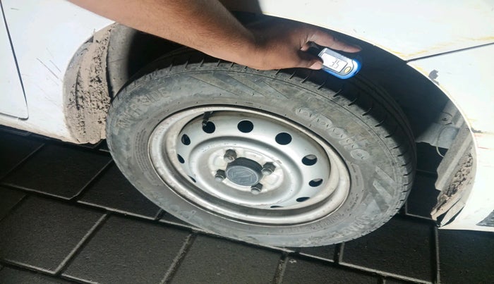 2013 Maruti Wagon R 1.0 LXI CNG, Petrol, Manual, 95,585 km, tyre