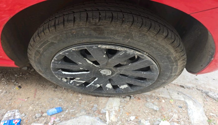 2012 Volkswagen Polo COMFORTLINE 1.2L, Diesel, Manual, 1,80,609 km, tyre