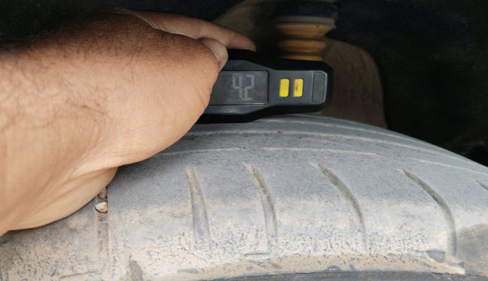 2011 BMW X1 sDrive20d, Diesel, Automatic, 1,11,263 km, tyre