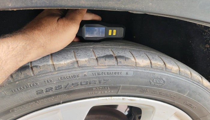 2011 BMW X1 sDrive20d, Diesel, Automatic, 1,11,263 km, tyre