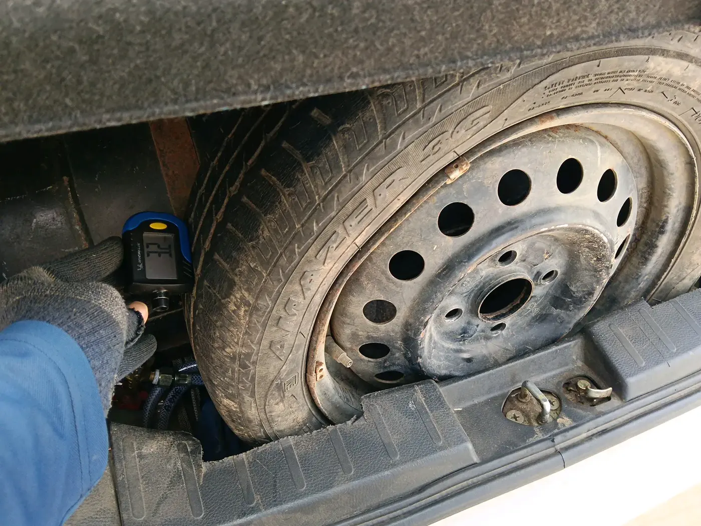2013 Maruti Wagon R 1.0 VXI, Petrol, Manual, 2 km, tyre