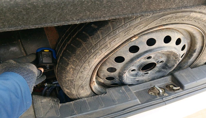 2013 Maruti Wagon R 1.0 VXI, Petrol, Manual, 2 km, tyre