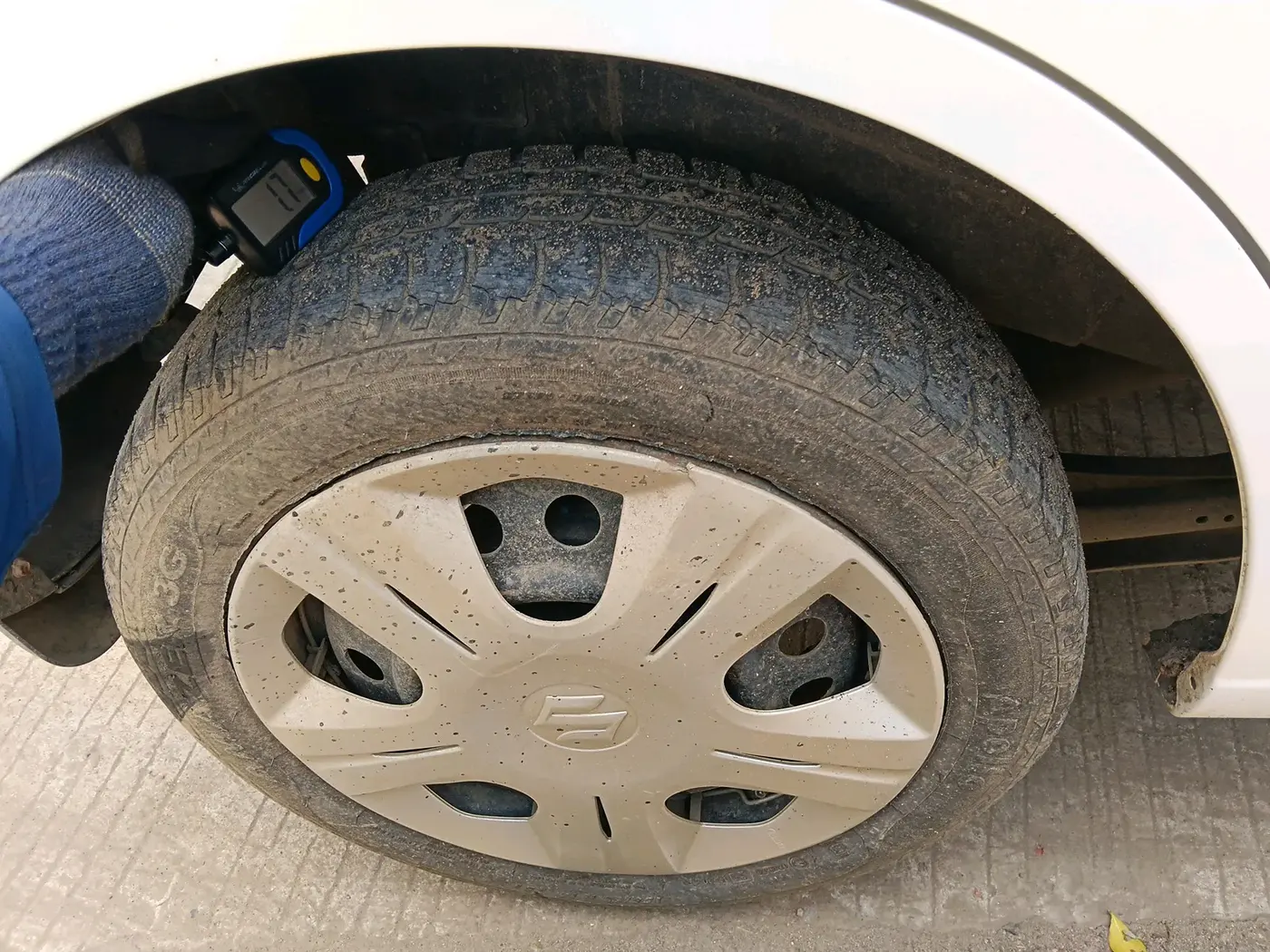 2013 Maruti Wagon R 1.0 VXI, Petrol, Manual, 2 km, tyre