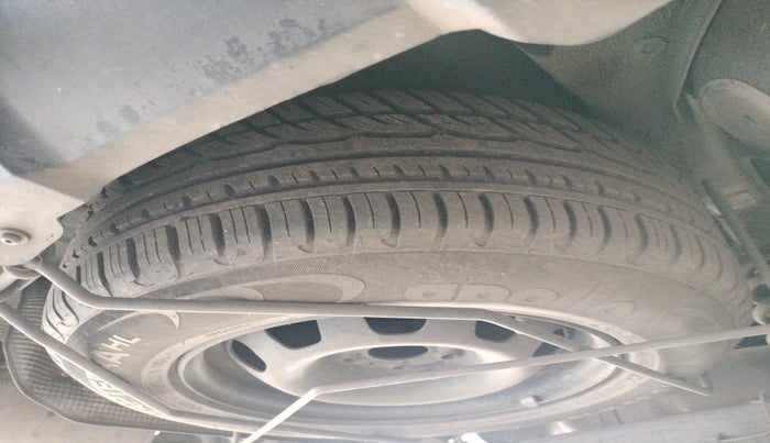 2014 Renault Duster 85 PS RXL DIESEL, Diesel, Manual, 1,24,515 km, tyre