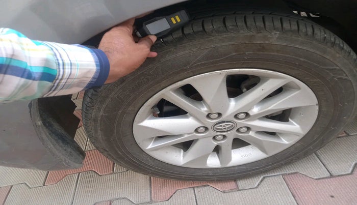 2016 Toyota Innova Crysta 2.4 VX 7 STR, Diesel, Manual, 2,32,743 km, tyre