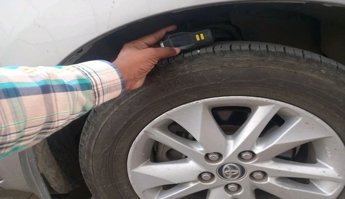 2016 Toyota Innova Crysta 2.4 VX 7 STR, Diesel, Manual, 2,32,743 km, tyre