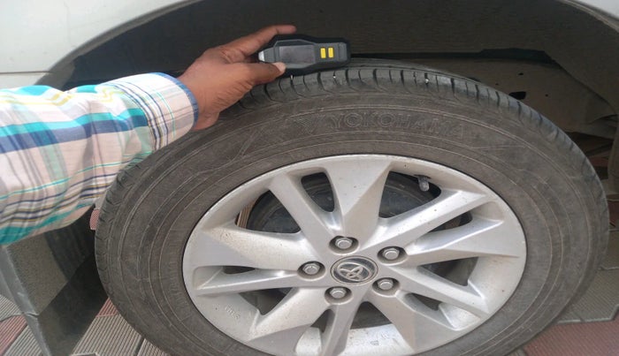 2016 Toyota Innova Crysta 2.4 VX 7 STR, Diesel, Manual, 2,32,743 km, tyre