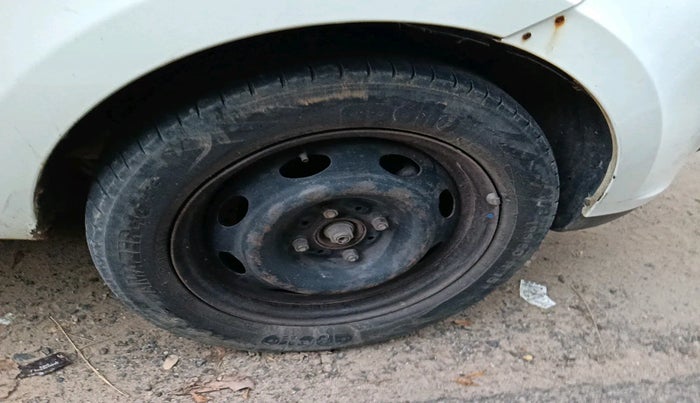 2015 Tata Zest XE PETROL, Petrol, Manual, 1,65,958 km, tyre