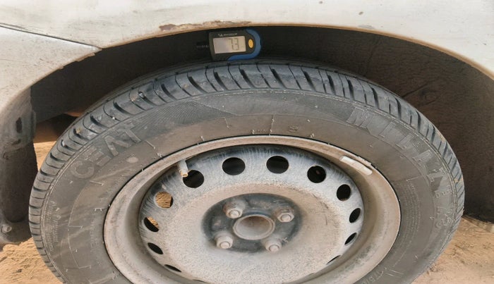 2011 Toyota Etios G, Petrol, Manual, 2,02,336 km, tyre