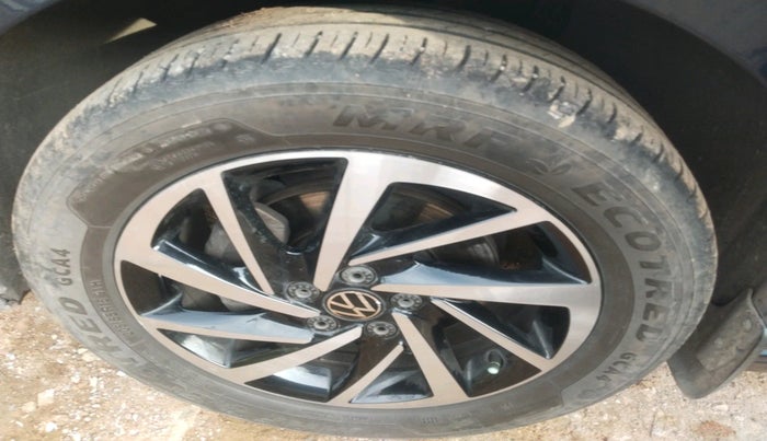2024 Volkswagen VIRTUS TOPLINE TSI 1.0 AT, Petrol, Automatic, 39,332 km, tyre