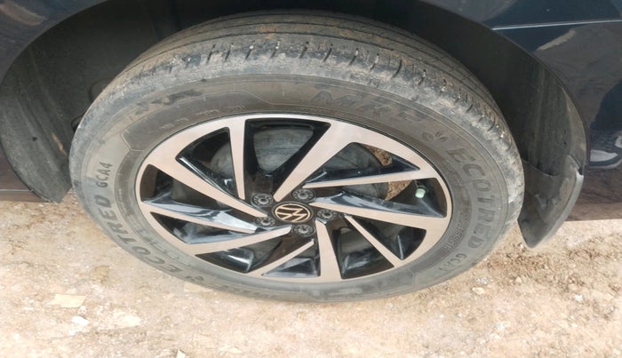 2024 Volkswagen VIRTUS TOPLINE TSI 1.0 AT, Petrol, Automatic, 39,332 km, tyre