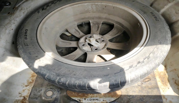 2012 Hyundai Verna FLUIDIC 1.6 CRDI SX, Diesel, Manual, 1,49,072 km, tyre