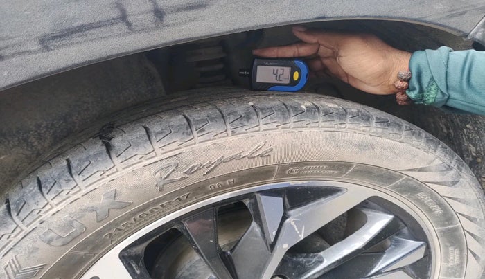 2022 Hyundai Creta E 1.5 PETROL, Petrol, Manual, 52,189 km, tyre