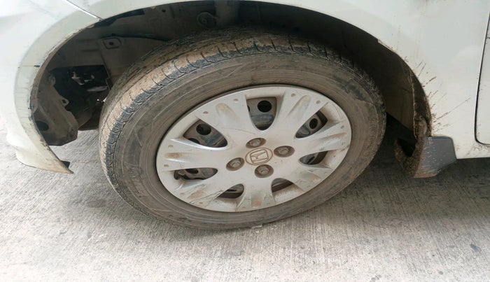 2013 Honda Amaze 1.2L I-VTEC S, Petrol, Manual, 1,00,383 km, tyre