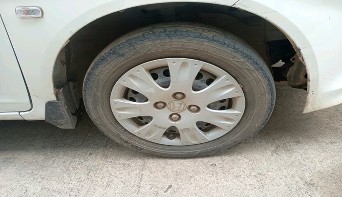 2013 Honda Amaze 1.2L I-VTEC S, Petrol, Manual, 1,00,383 km, tyre