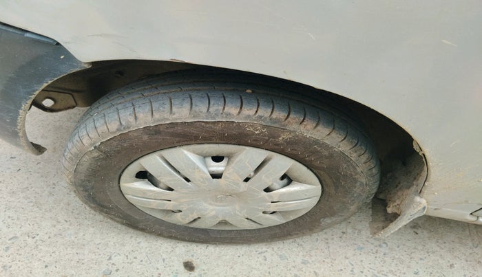 2010 Maruti Alto LXI, Petrol, Manual, 1,20,402 km, tyre